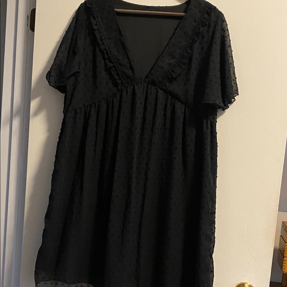 Elegant Black Dress with Lace Details